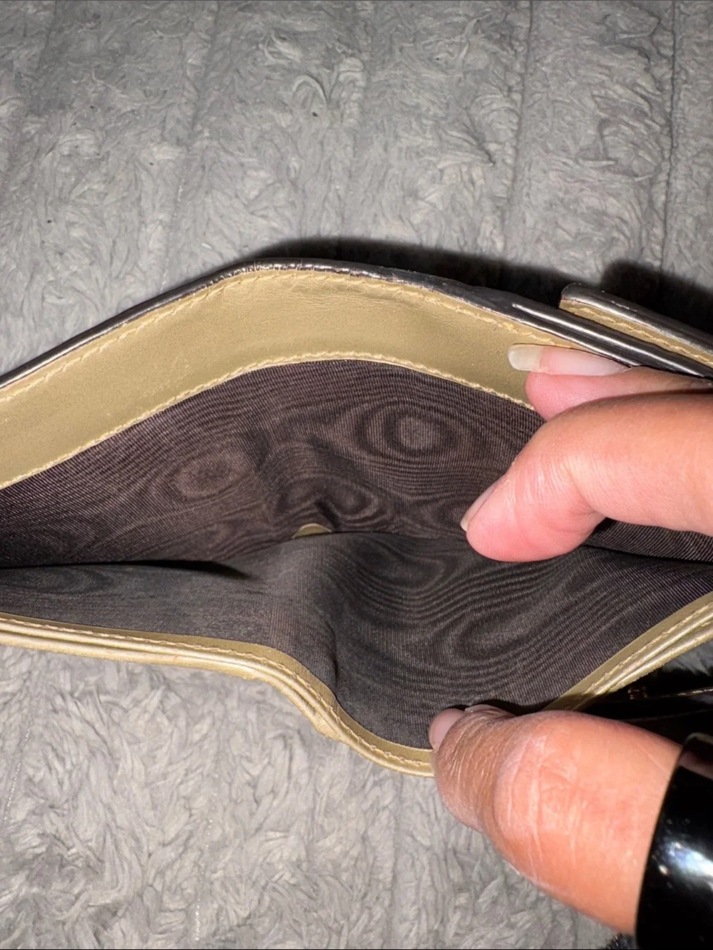 Gucci Gold Embossed GG Patent Leather Wallet with Bow Accent - Picture 8 of 9